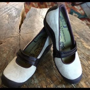 Women’s tan and brown shoes